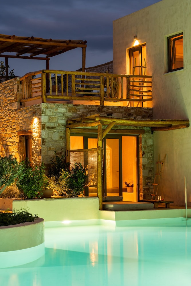 Deluxe Suites | Bathtub | Swim Up photo 2