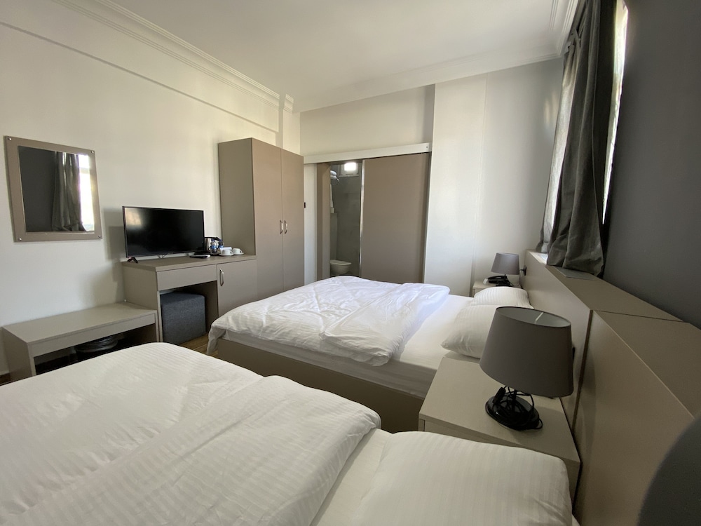 Deluxe Triple Room photo 2