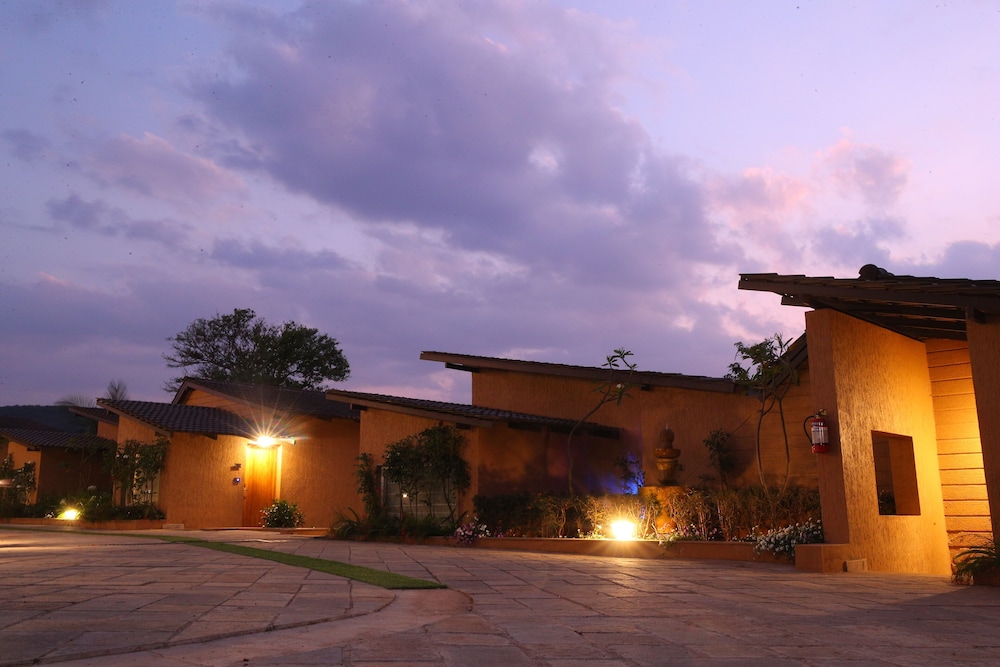 Villa - Photo 2
