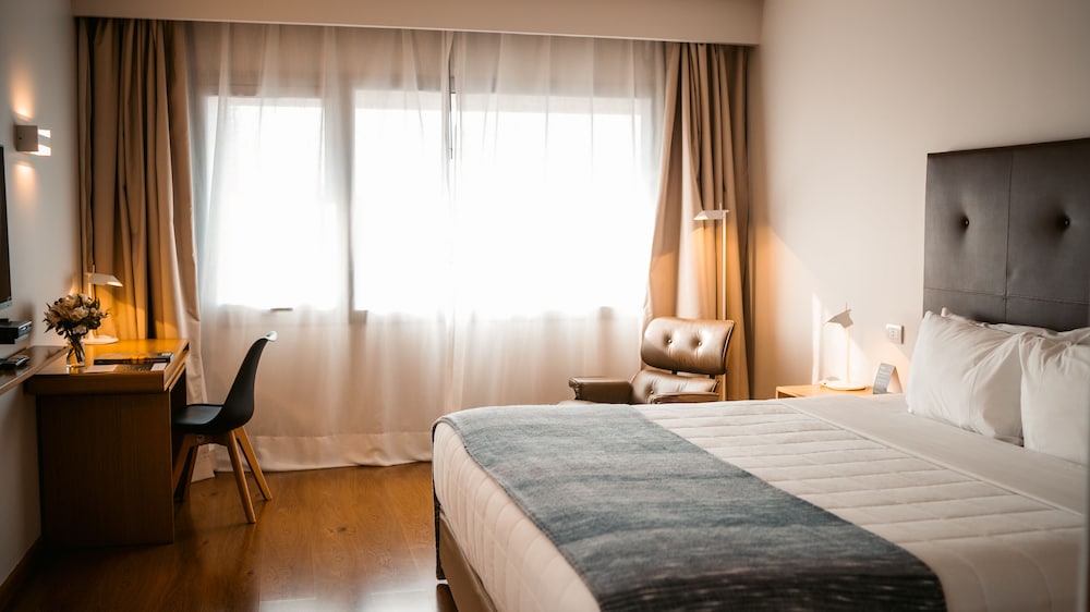 Standard Room, 1 King Bed photo 1