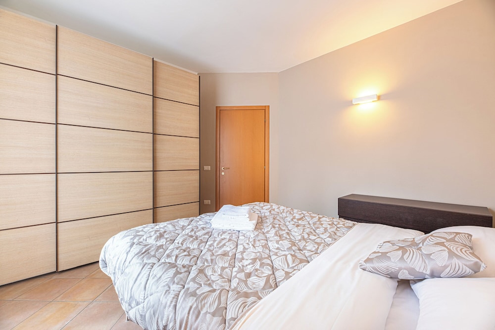 Family Apartment, Multiple Bedrooms (Varenna Lake View 1)