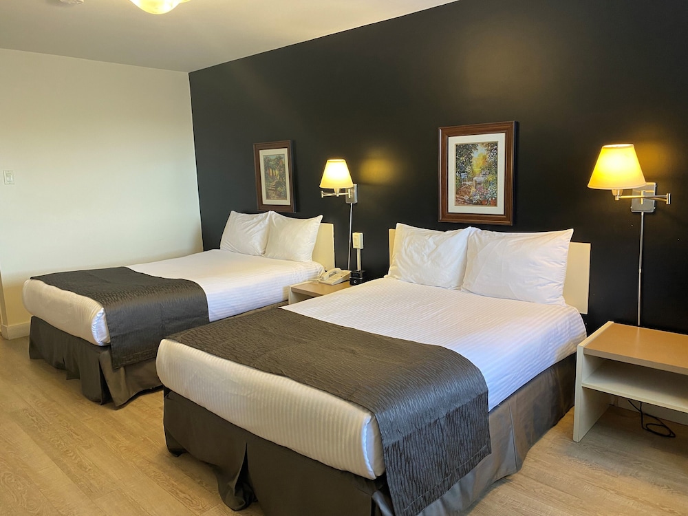Economy Room, 2 Double Beds Exterior Entrance