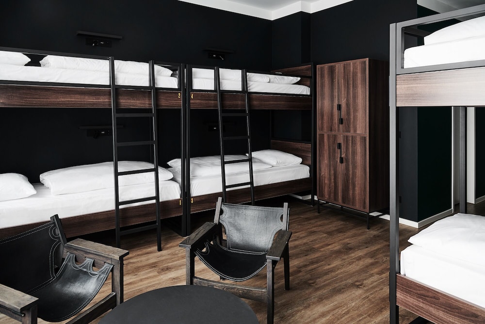 Sextuple Room