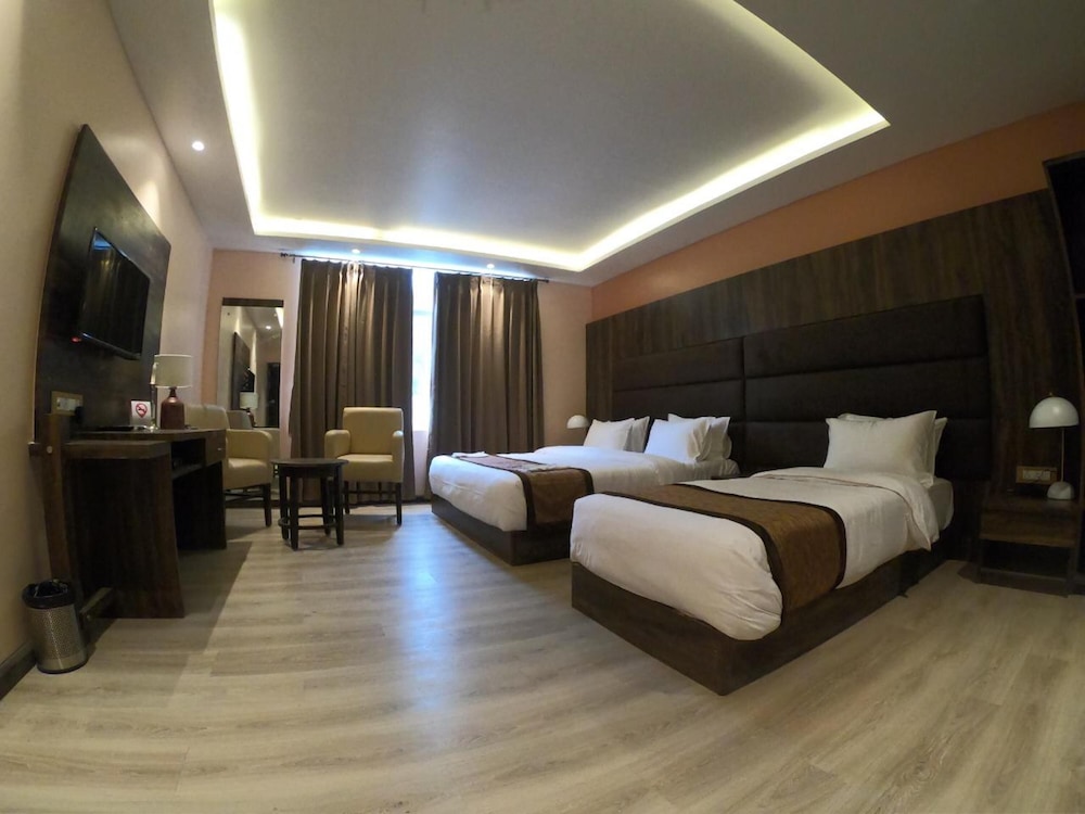 Family Room - Photo 3