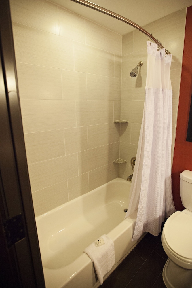 Suite, 1 Bedroom (Microwave) - Photo 19