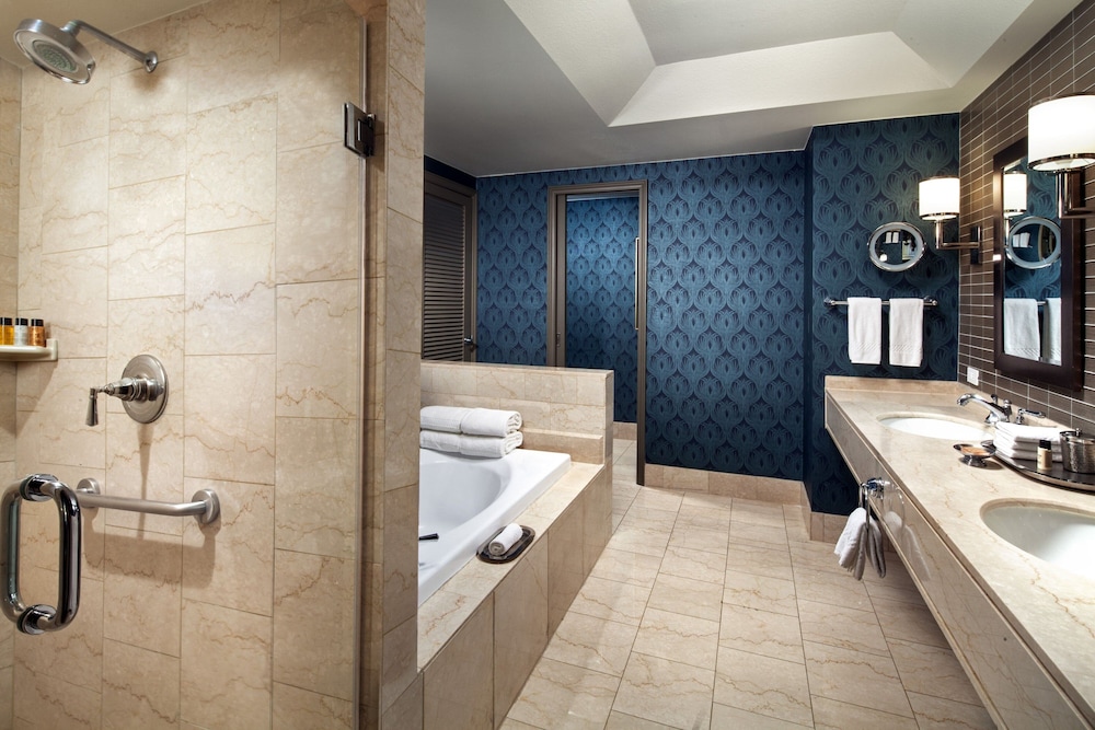 Executive Suite, 1 Bedroom - Photo 10