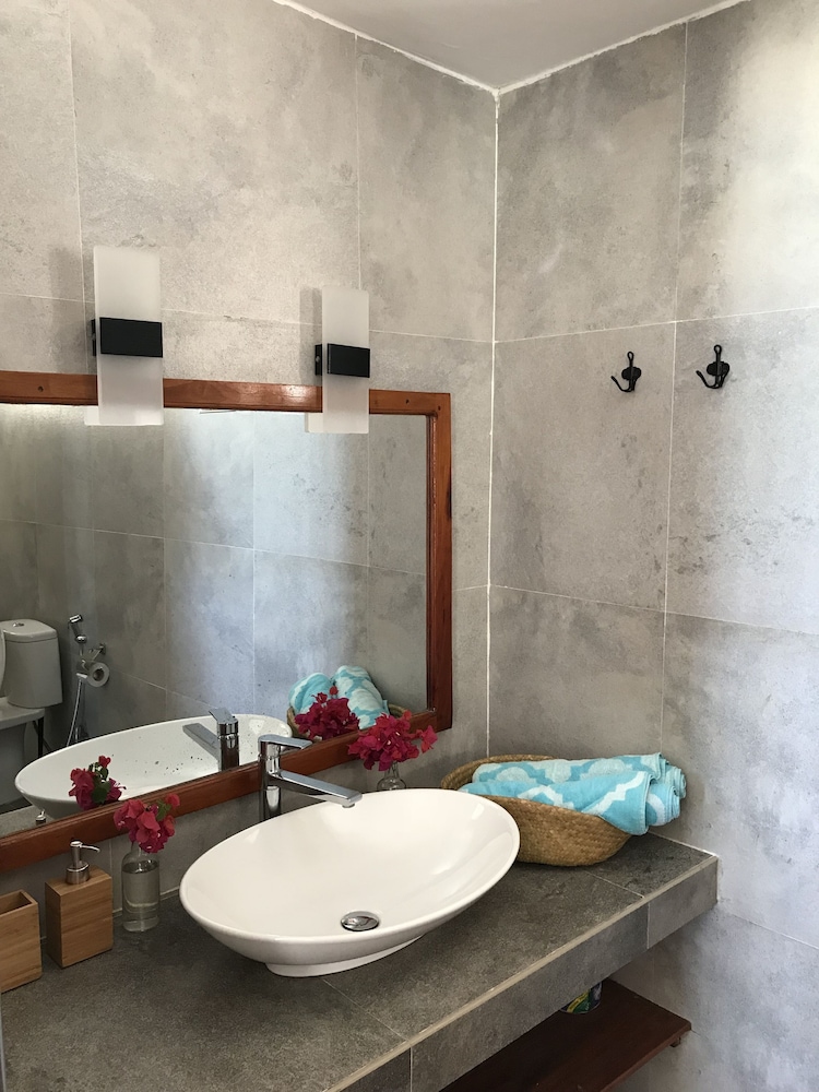 Superior Bungalow, 1 King Bed, Accessible, Partial Sea View photo 2