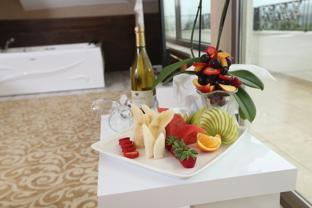 Suite, Jetted Tub photo 3