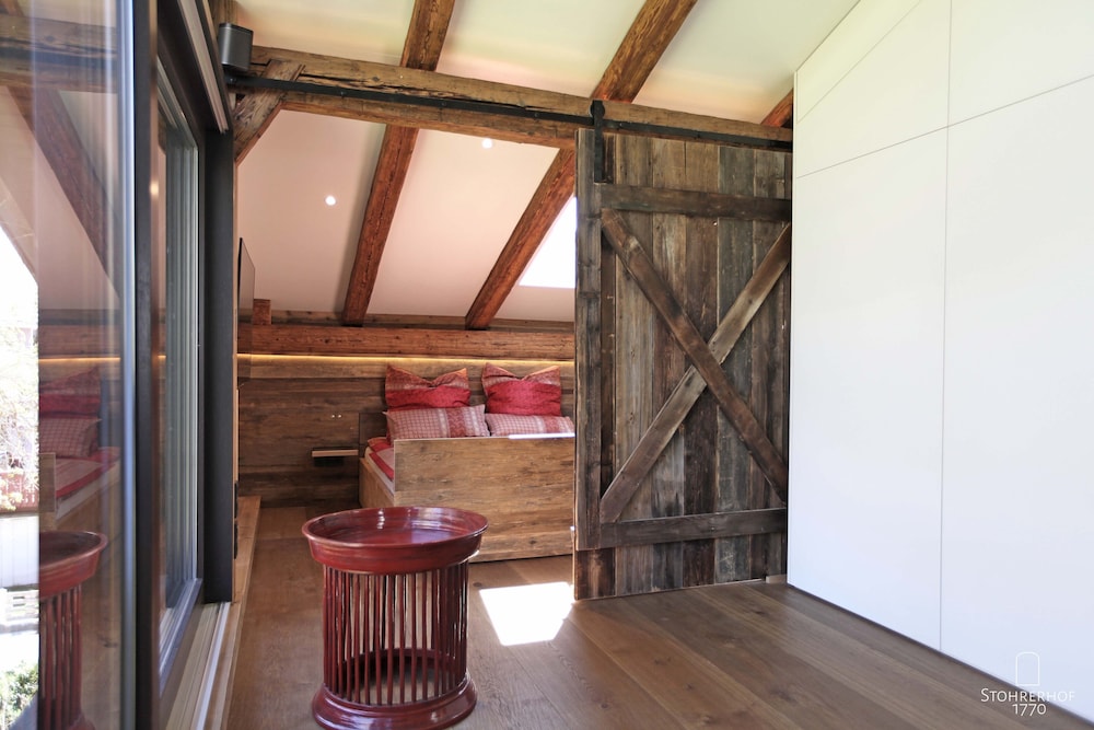 Luxury Penthouse, 2 Bedrooms, Allergy Friendly, Executive Level photo 1