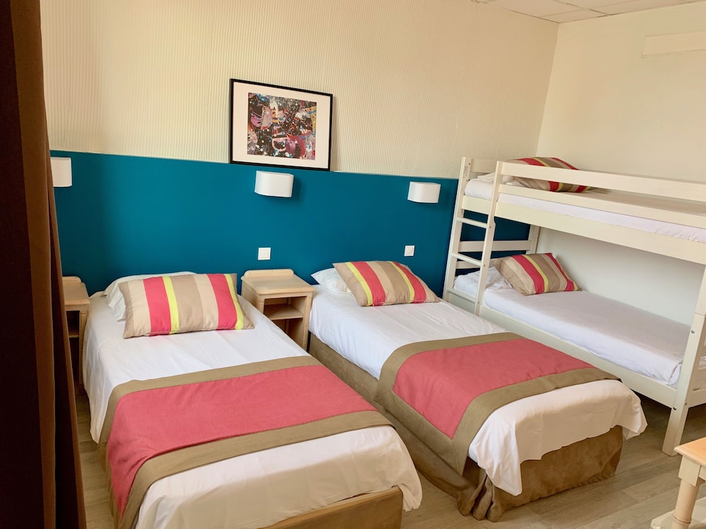 Quadruple Room - Photo 1