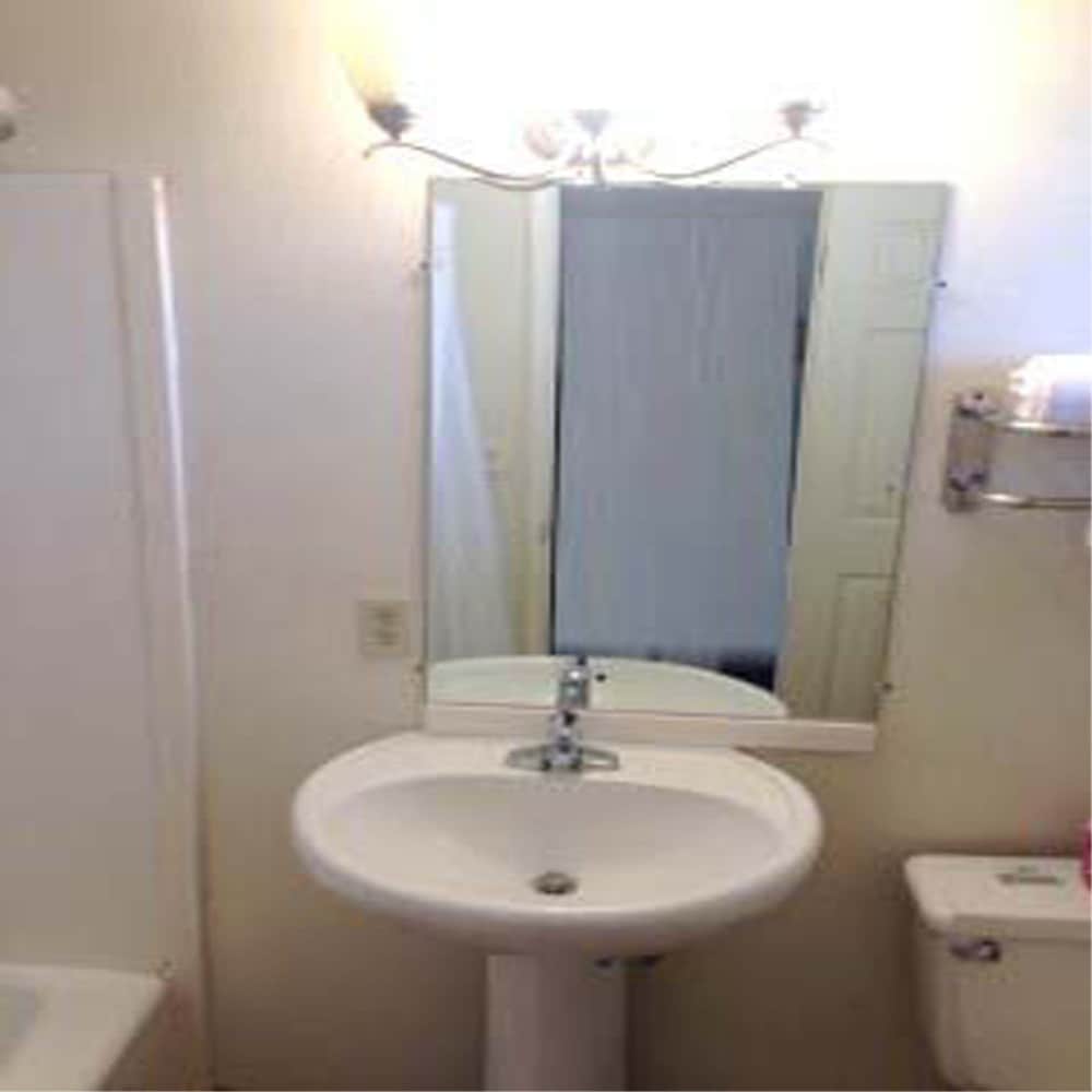 Standard Room, 2 Double Beds photo 2