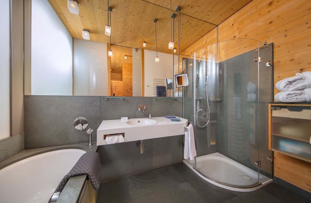 Deluxe Double Room, 1 Bedroom, Non Smoking, Mountain View photo 2