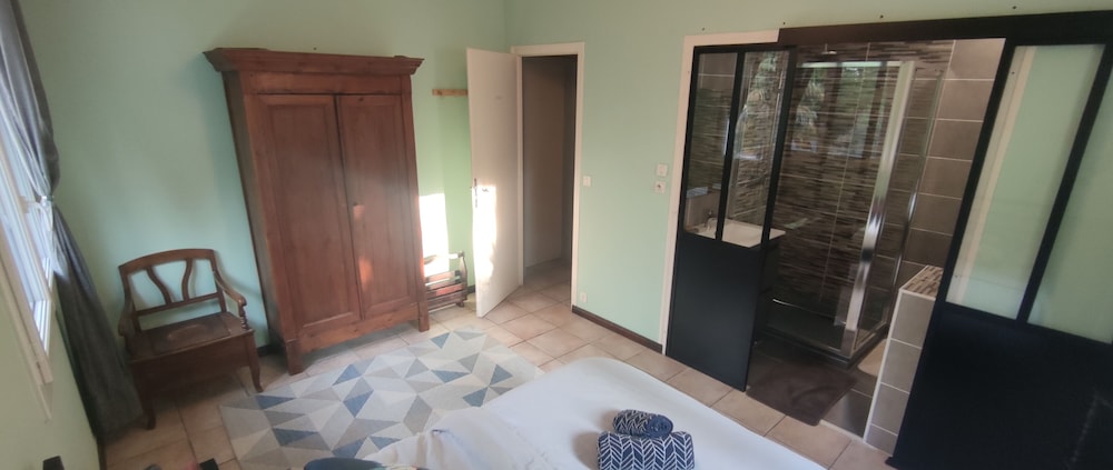 Double Room, 2 Bedrooms (Pélerins) photo 1