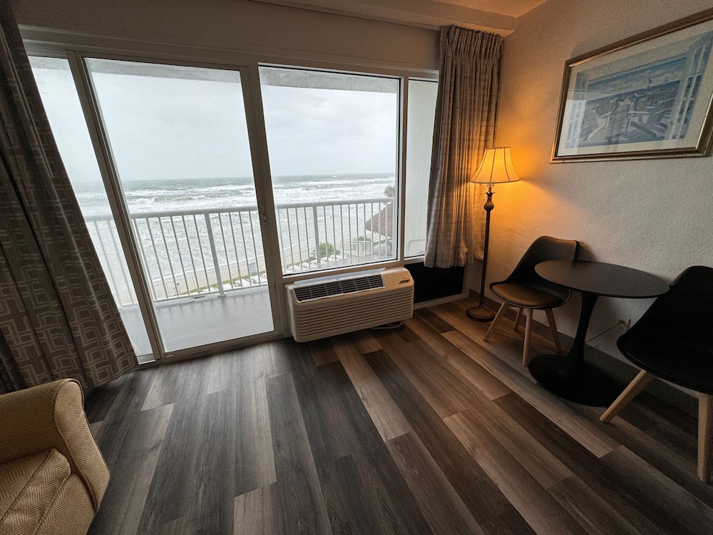Deluxe Room, 2 Queen Beds, Kitchenette, Oceanfront - Photo 1