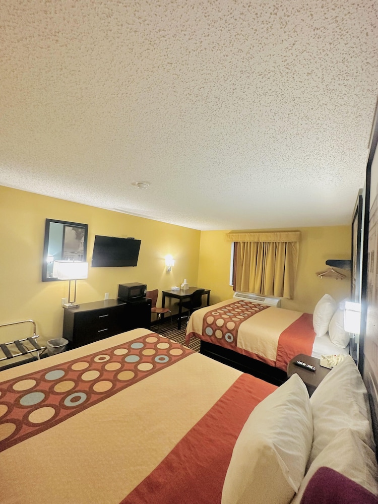 Standard Room, 2 Queen Beds - Photo 2