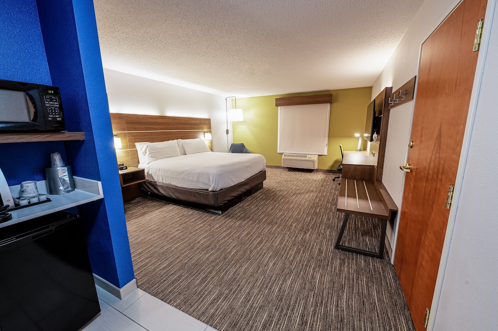 Standard Room, 1 King Bed, Accessible (Hearing) - Photo 4