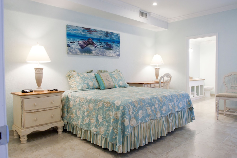 Deluxe Condo, 1 Bedroom, Poolside