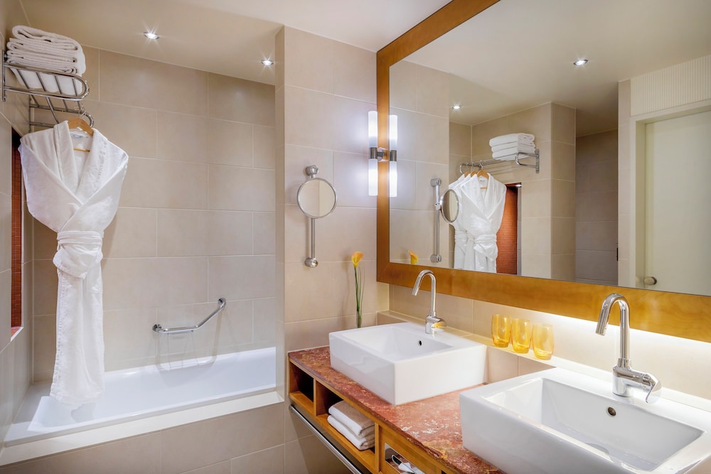 Family Junior Suite (Level, Executive Lounge Access, 2+2)