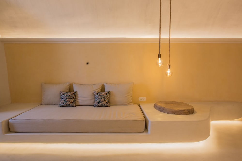 4 Deluxe Cliff Cave Suite (Indoor Massage Pool) - Photo 3