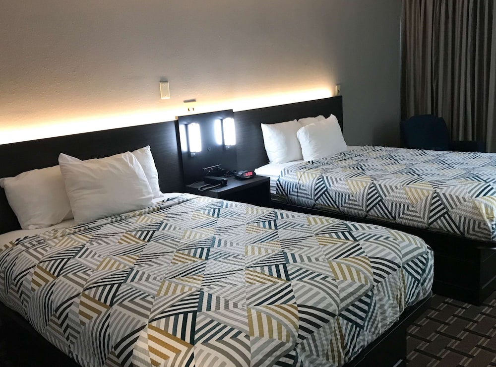 Standard Room, 2 Double Beds, Non Smoking, Refrigerator & Microwave - Photo 3