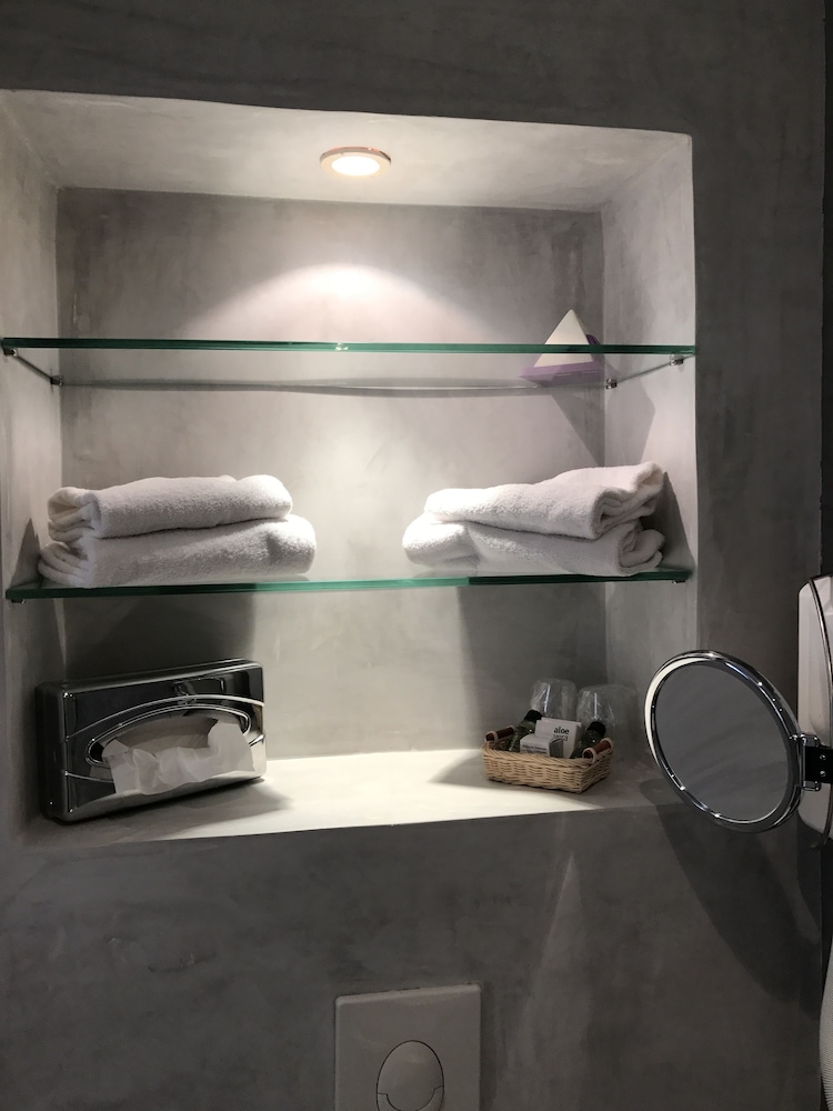 Standard Double or Twin Room, garden level - Photo 3