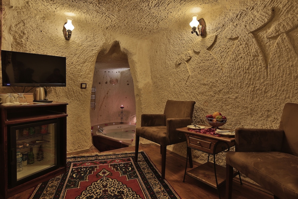 Honeymoon Room - Photo 6