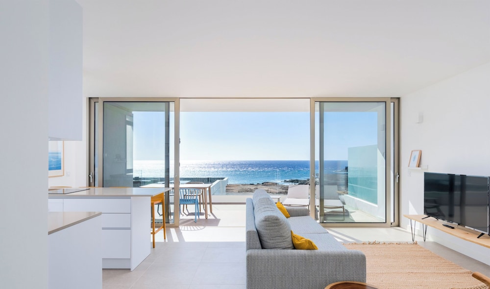 Apartment, 2 Bedrooms, Sea View (Infinity Blue) - Photo 2