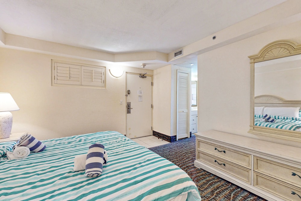 Condo, 1 King Bed with Sofa bed, Balcony, Ocean View (Daytona Beach Resort 533- Oceanfront)