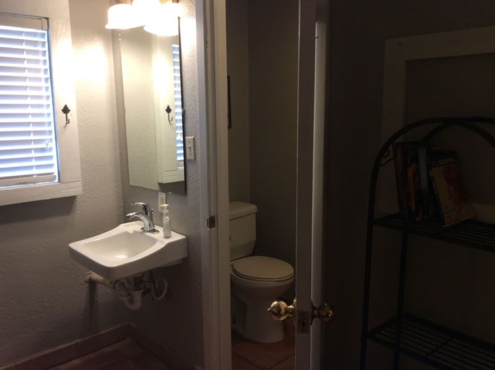 Room, 1 King Bed photo 3