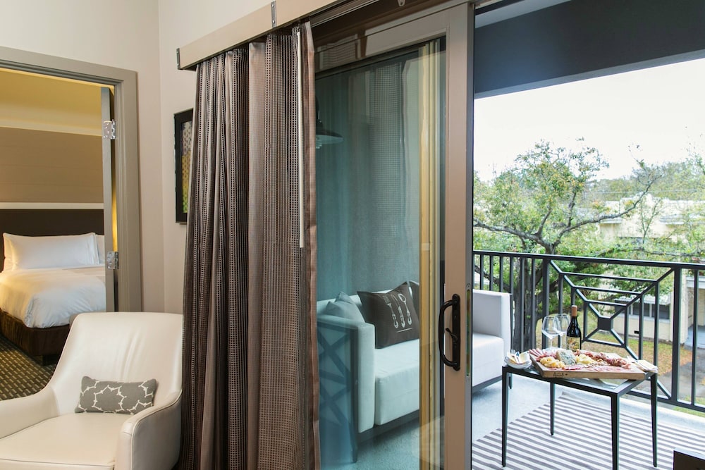 Suite, 1 Bedroom, Balcony photo 2