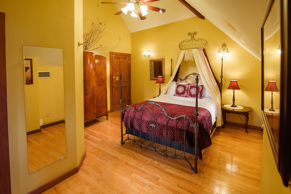 Isadora Suite (3rd Floor McKenzie House) Not Pet Friendly, photo 6