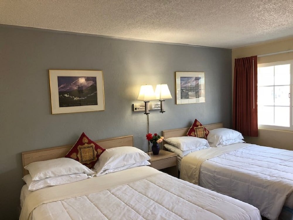 Classic Room, 2 Queen Beds photo 1