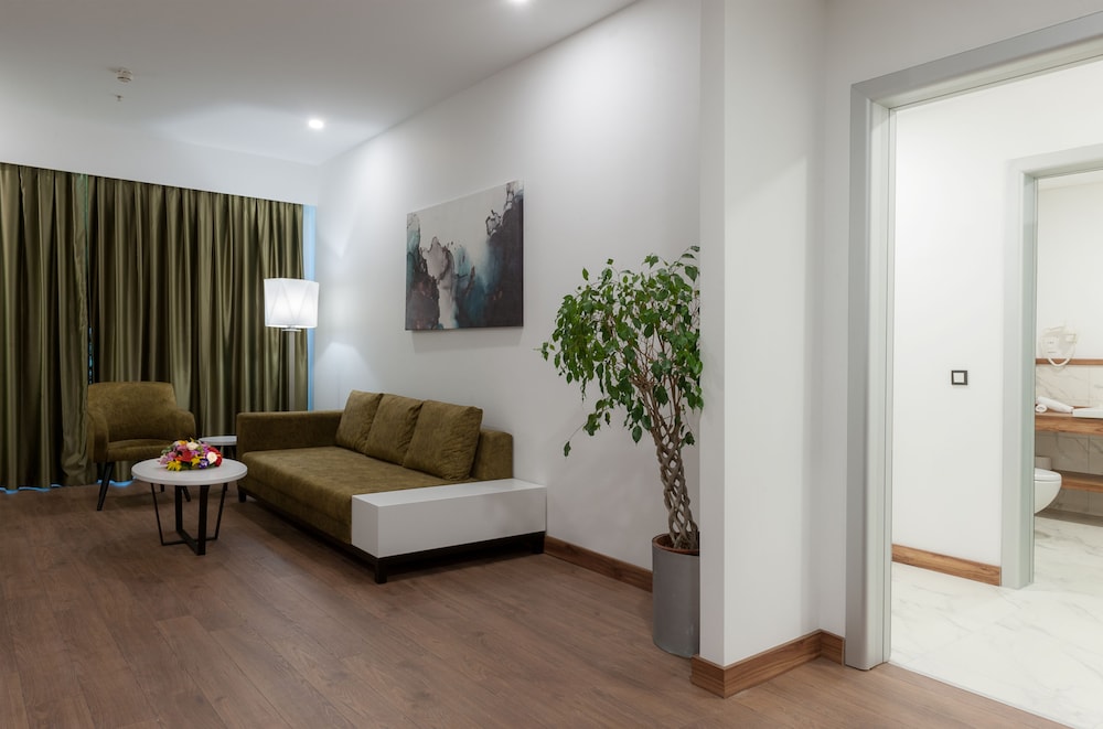 Corner Suite photo 3