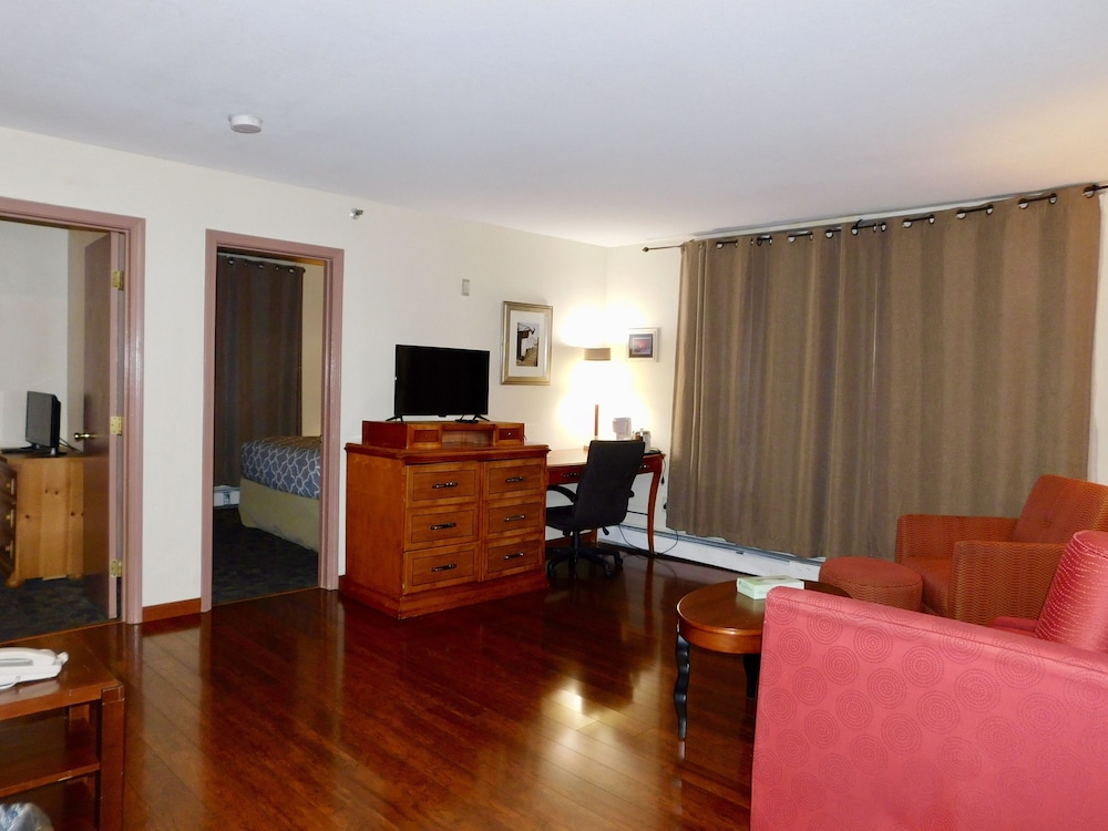 Suite, 2 Bedrooms, Non Smoking - Photo 7