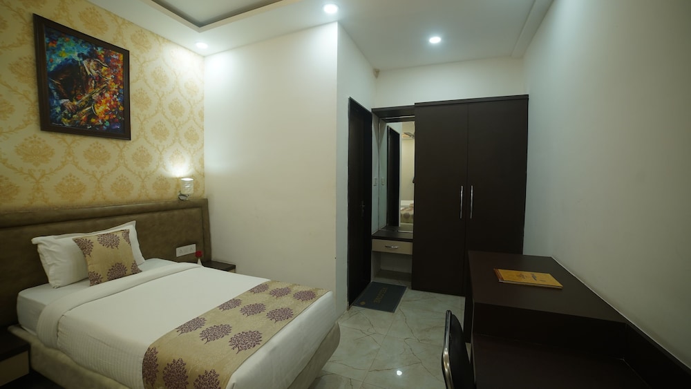 Deluxe Room - Photo 6