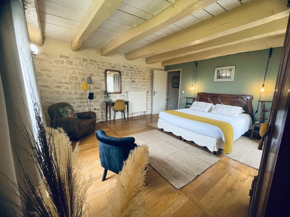 Superior Double Room, Ensuite, Pool View photo 2