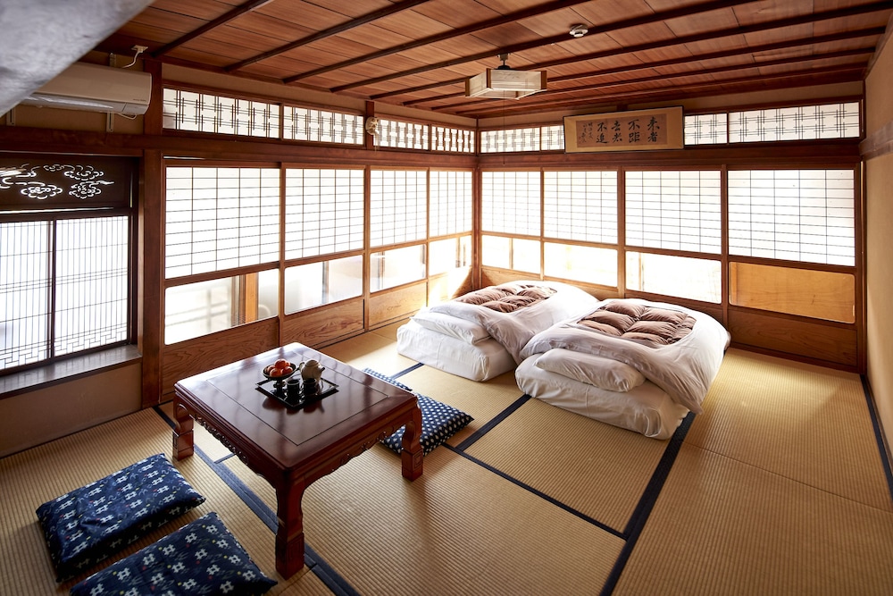 Japanese-style Room (accompanied by 1 Group)