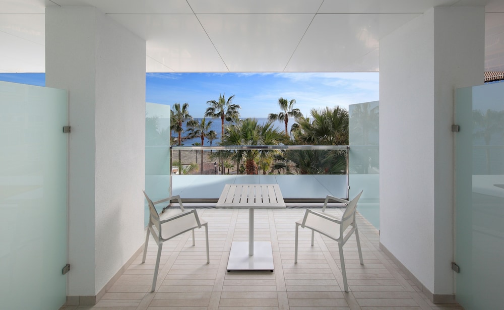 Habitación Doble, Balcón, Vista al Mar (Oh La La)