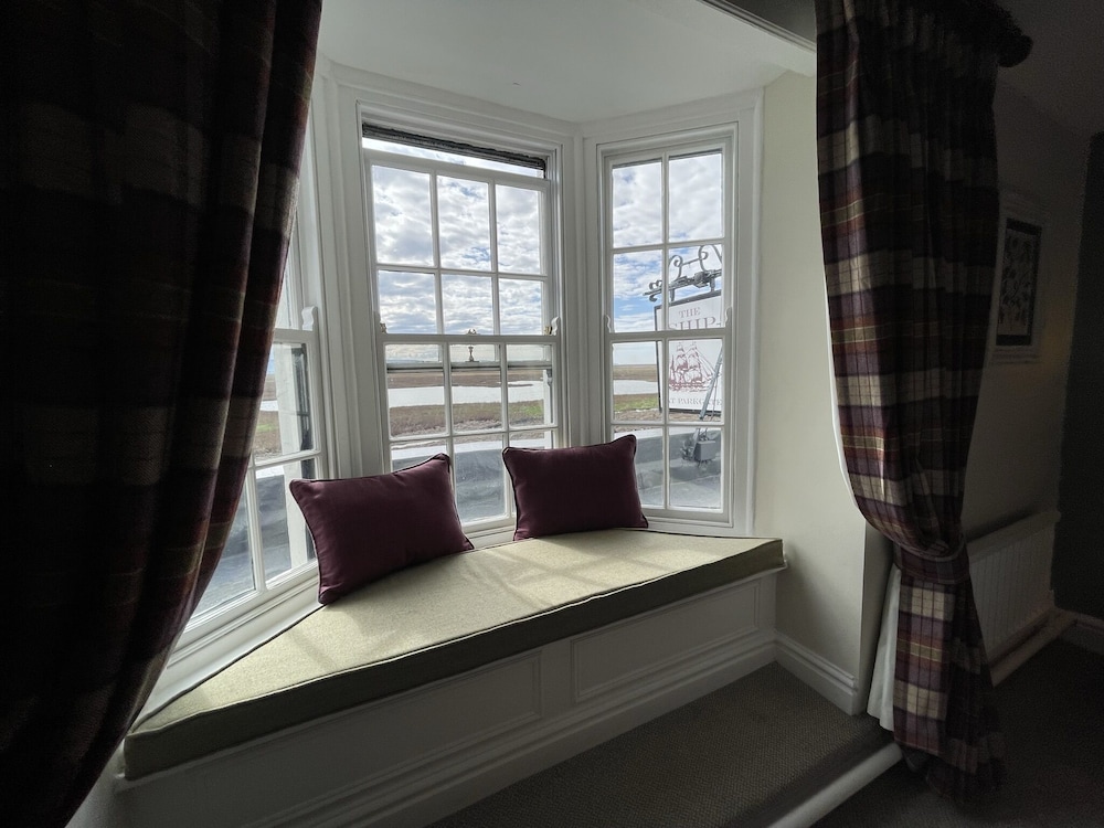 Deluxe Double Room, 1 King Bed photo 3