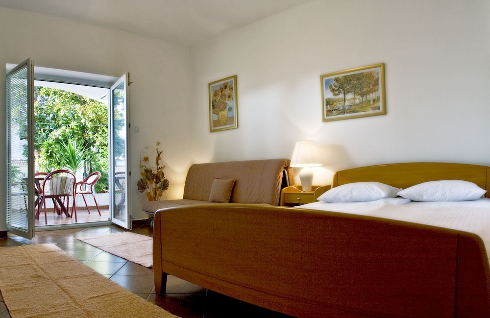 Studio, Terrace, Ground Floor photo 2