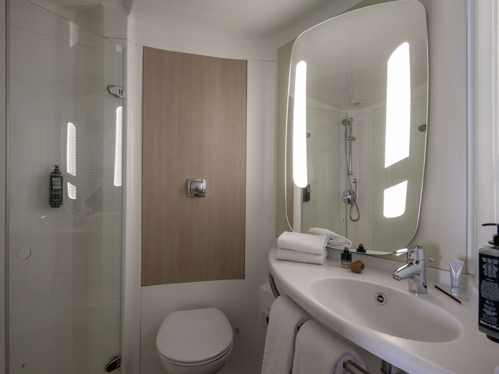 Standard Twin Room, 2 Twin Beds - Photo 2