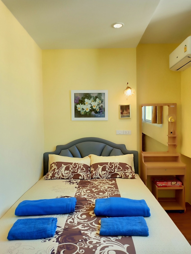 Standard Room (Yellow) photo 2