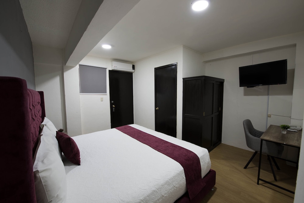 Room, 1 King Bed photo 2
