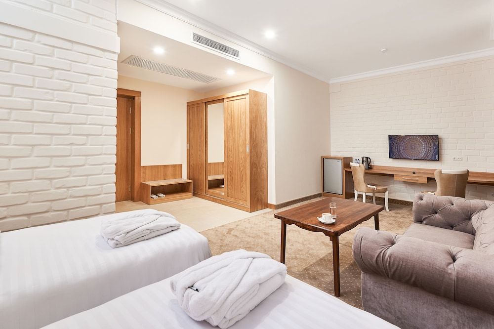 Deluxe Double or Twin Room, 1 King Bed, City View photo 1