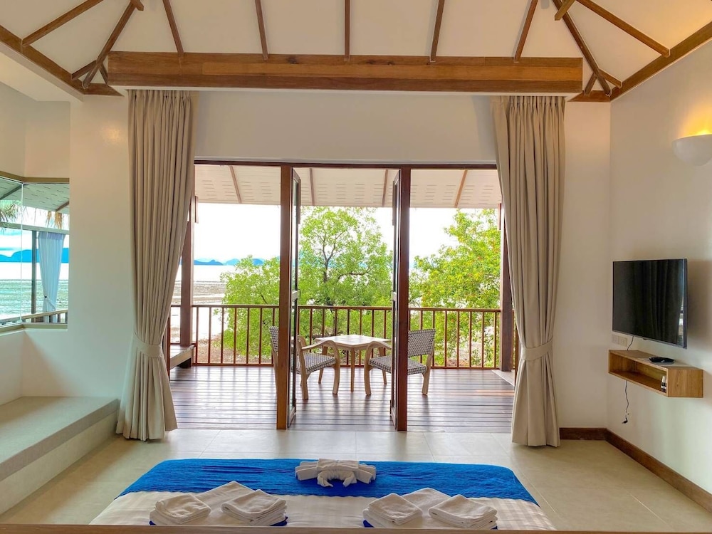 Villa by The Sea - Photo 2