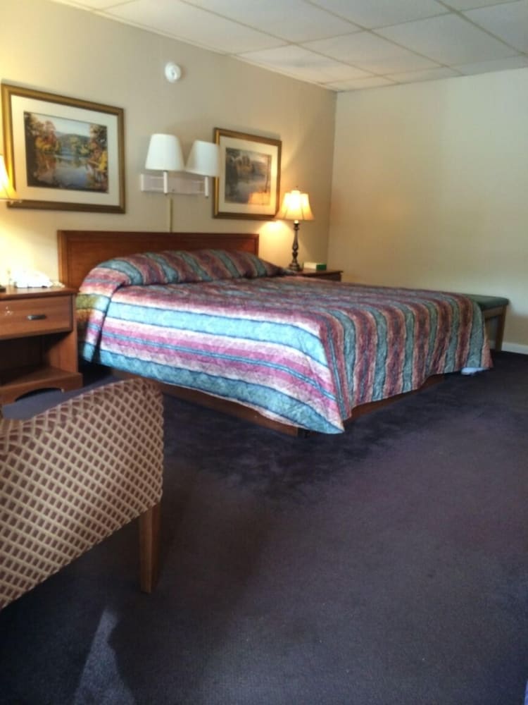 Comfort Single Room, 1 King Bed, Jetted Tub photo 1