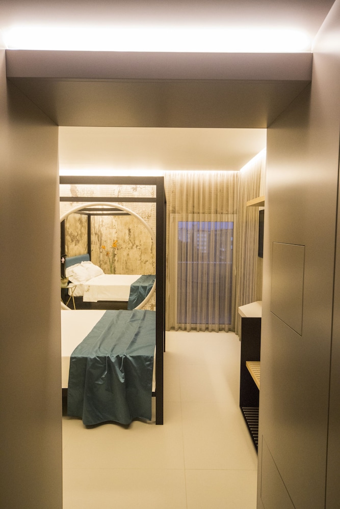 Honeymoon Suite, 1 Queen Bed, Balcony, Sea View photo 2