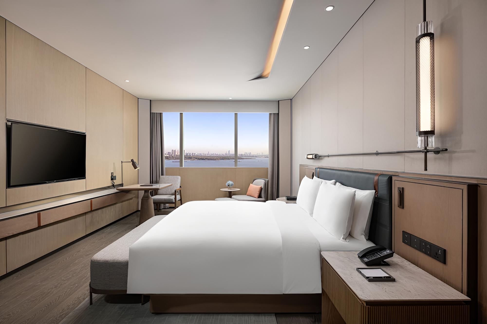 Deluxe Room, 1 Queen Bed, Non Smoking