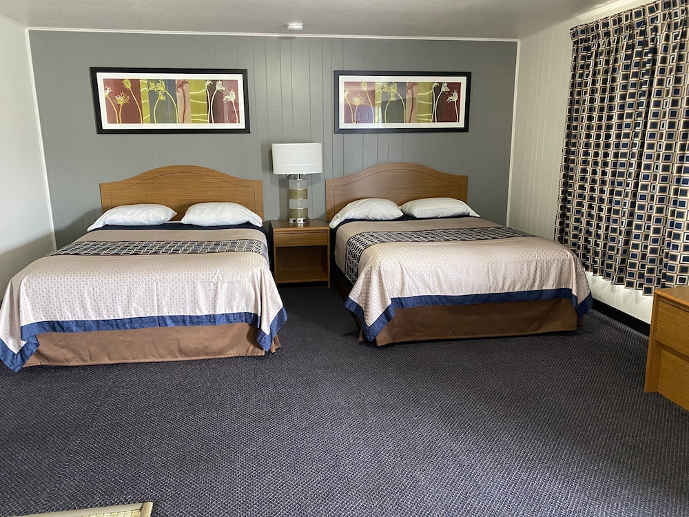Standard Room, 2 Queen Beds, Non Smoking photo 1