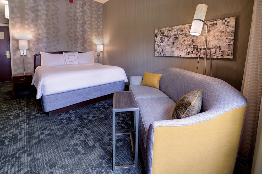 Suite, 1 Bedroom, Courtyard View (Hearing Accessible)